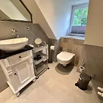 Sky & Homes Wattlaeufer I Nordsee-auszeit Im Reetdachanwesen Mit Parkgarten 아파트 *