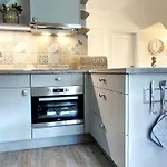 Sky & Homes Wattlaeufer I Nordsee-auszeit Im Reetdachanwesen Mit Parkgarten 아파트 *