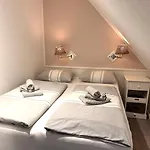 Sky & Homes Wattlaeufer I Nordsee-auszeit Im Reetdachanwesen Mit Parkgarten 아파트 *