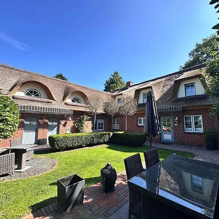 Appartement Sky & Homes Wattlaeufer I Nordsee-auszeit Im Reetdachanwesen Mit Parkgarten *