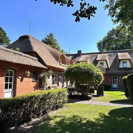 Sky & Homes Wattlaeufer I Nordsee-auszeit Im Reetdachanwesen Mit Parkgarten 아파트
