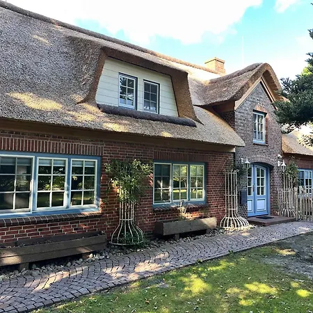 Sky & Homes Wattlaeufer I Nordsee-auszeit Im Reetdachanwesen Mit Parkgarten Böhl