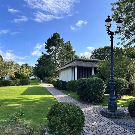 Sky & Homes Wattlaeufer I Nordsee-auszeit Im Reetdachanwesen Mit Parkgarten Böhl