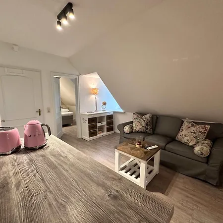 Sky & Homes Wattlaeufer I Nordsee-auszeit Im Reetdachanwesen Mit Parkgarten 아파트 Böhl