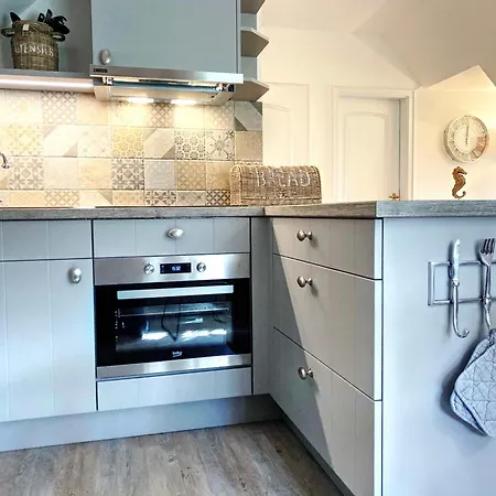 Sky & Homes Wattlaeufer I Nordsee-auszeit Im Reetdachanwesen Mit Parkgarten 아파트 *