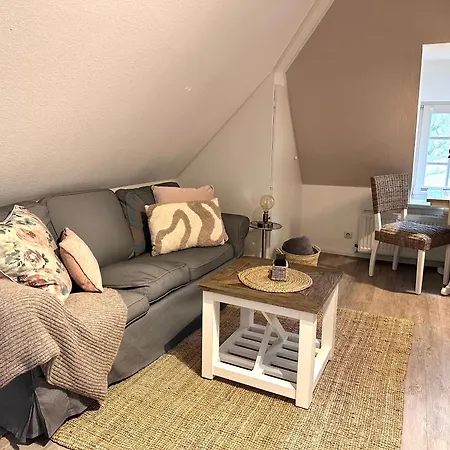 Sky & Homes Wattlaeufer I Nordsee-auszeit Im Reetdachanwesen Mit Parkgarten