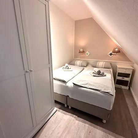 Sky & Homes Wattlaeufer I Nordsee-auszeit Im Reetdachanwesen Mit Parkgarten 아파트 Böhl