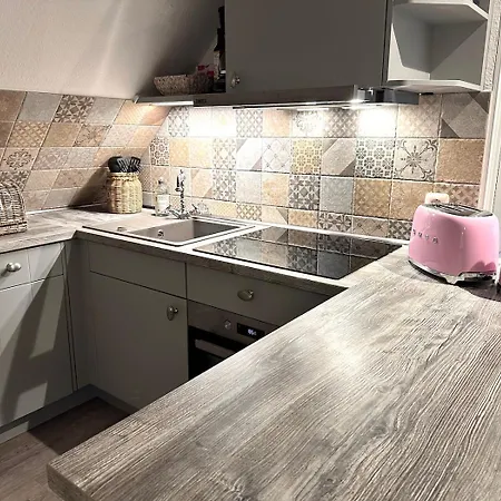 Sky & Homes Wattlaeufer I Nordsee-auszeit Im Reetdachanwesen Mit Parkgarten Böhl