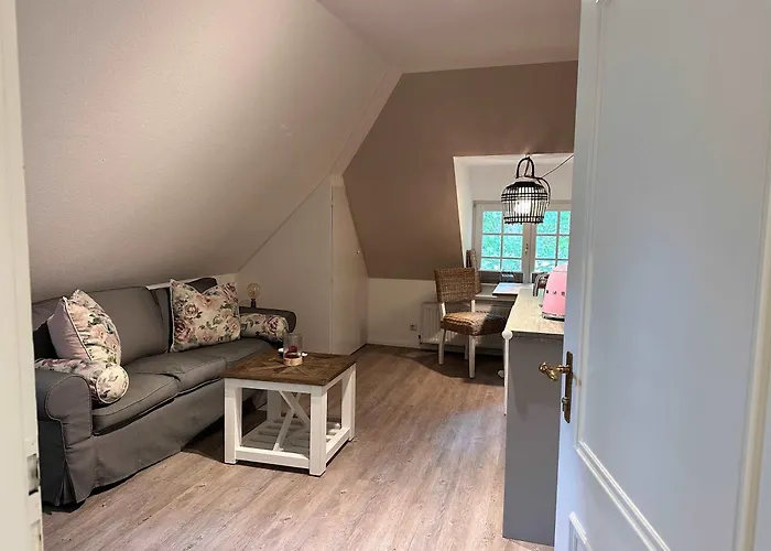 Appartement Sky & Homes Wattlaeufer I Nordsee-auszeit Im Reetdachanwesen Mit Parkgarten Böhl