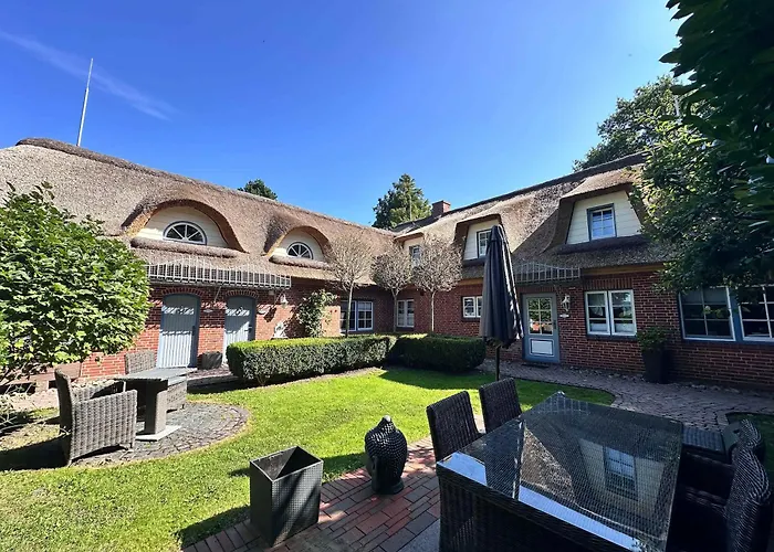 Appartement Sky & Homes Wattlaeufer I Nordsee-auszeit Im Reetdachanwesen Mit Parkgarten *