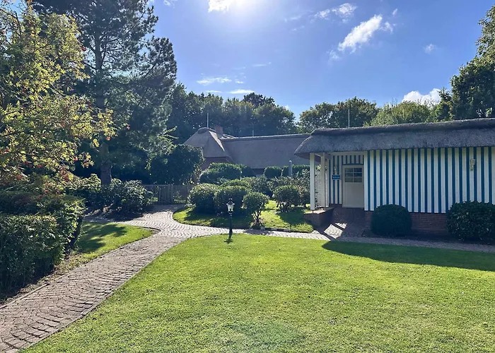 Sky & Homes Wattlaeufer I Nordsee-auszeit Im Reetdachanwesen Mit Parkgarten Appartement *