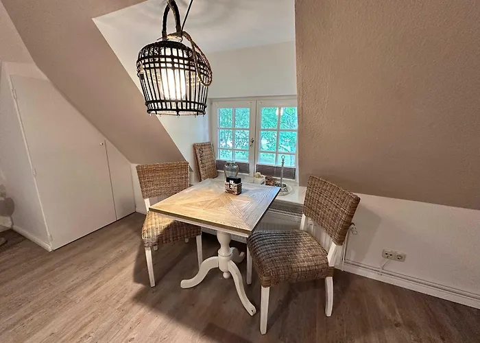 Sky & Homes Wattlaeufer I Nordsee-auszeit Im Reetdachanwesen Mit Parkgarten Appartement Böhl