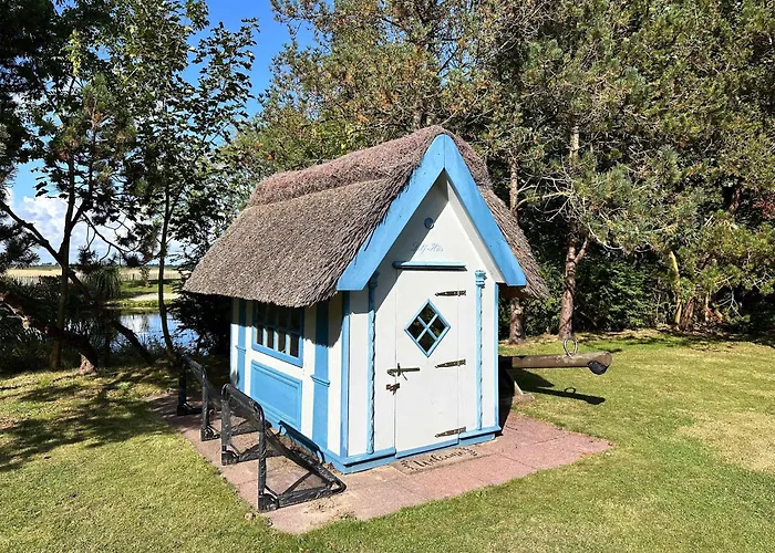 Sky & Homes Wattlaeufer I Nordsee-auszeit Im Reetdachanwesen Mit Parkgarten Appartement