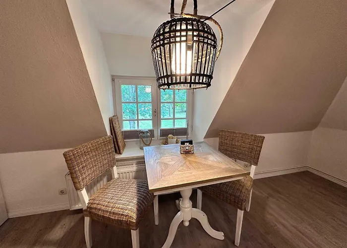 Sky & Homes Wattlaeufer I Nordsee-auszeit Im Reetdachanwesen Mit Parkgarten