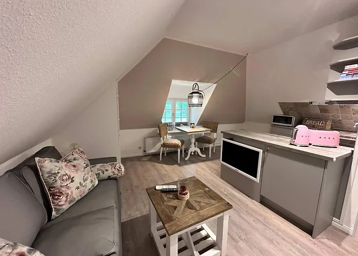 Sky & Homes Wattlaeufer I Nordsee-auszeit Im Reetdachanwesen Mit Parkgarten Appartement