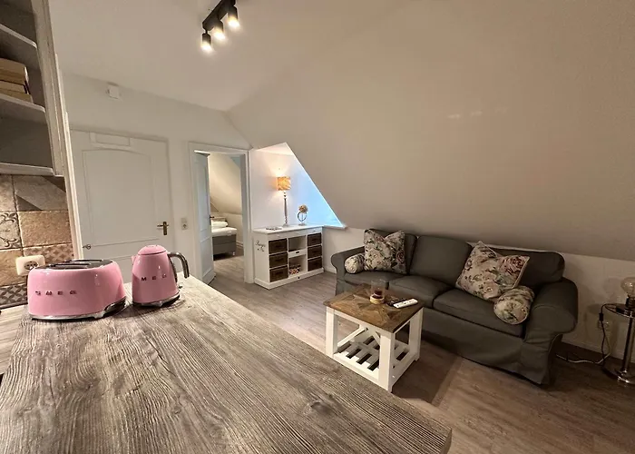 Sky & Homes Wattlaeufer I Nordsee-auszeit Im Reetdachanwesen Mit Parkgarten Appartement Böhl
