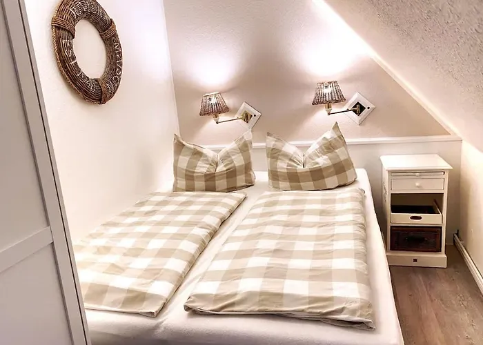 Sky & Homes Wattlaeufer I Nordsee-auszeit Im Reetdachanwesen Mit Parkgarten * Böhl