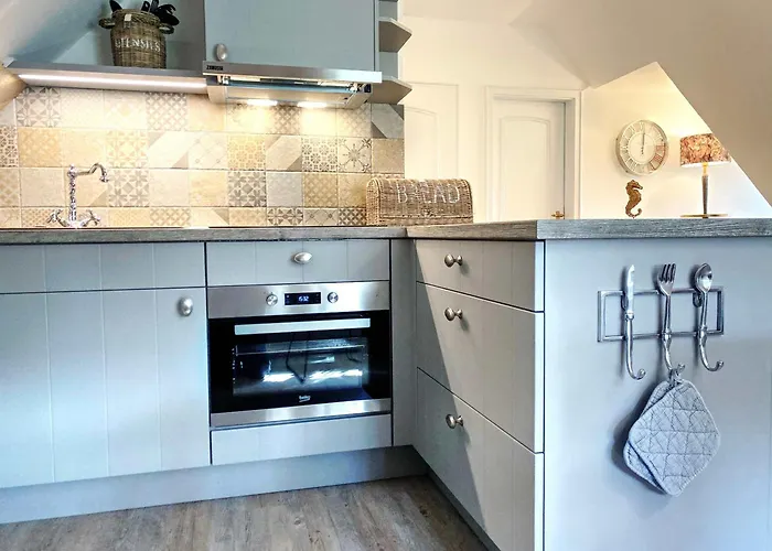 Sky & Homes Wattlaeufer I Nordsee-auszeit Im Reetdachanwesen Mit Parkgarten Appartement *