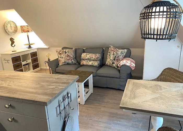 Sky & Homes Wattlaeufer I Nordsee-auszeit Im Reetdachanwesen Mit Parkgarten