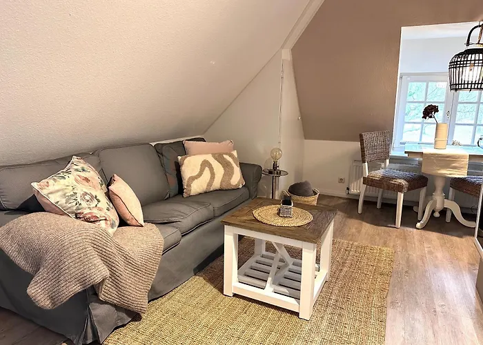 Sky & Homes Wattlaeufer I Nordsee-auszeit Im Reetdachanwesen Mit Parkgarten