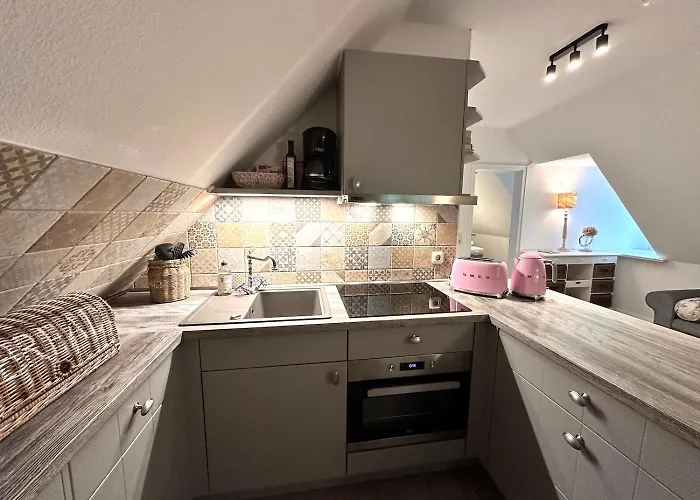 Appartement Sky & Homes Wattlaeufer I Nordsee-auszeit Im Reetdachanwesen Mit Parkgarten Böhl