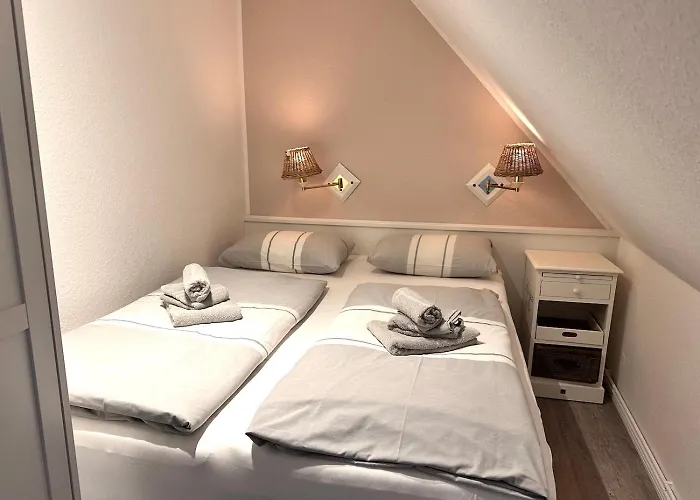 Sky & Homes Wattlaeufer I Nordsee-auszeit Im Reetdachanwesen Mit Parkgarten Appartement *